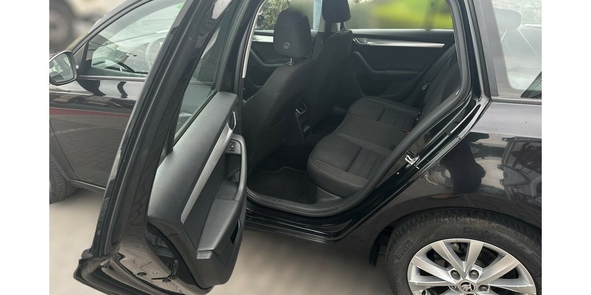 Skoda Octavia Combi Ambition 168.822 km 10.995 &euro; Meißen 01662