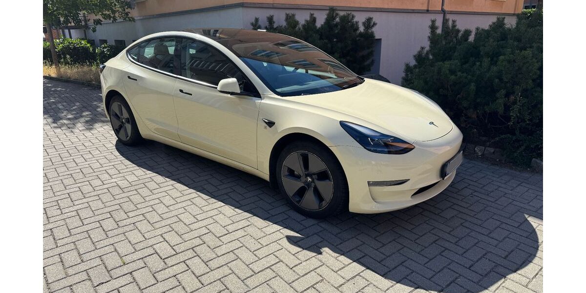 Tesla Model 3 34.500 km 37.990 &euro; Dresden 01159
