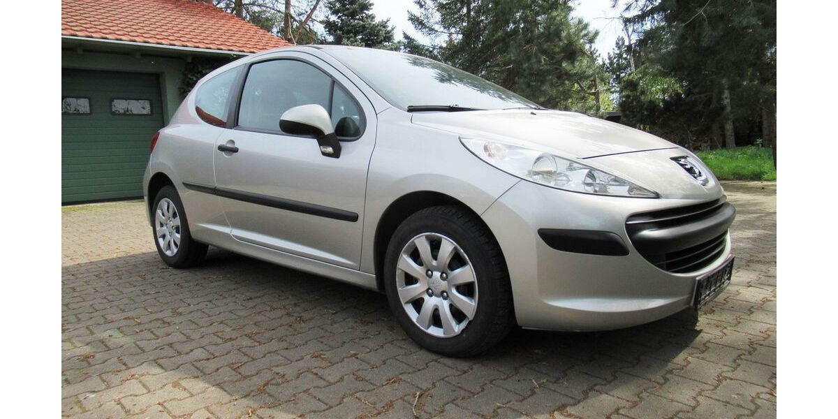Peugeot 207 165.000 km 2.490 &euro; Gröbern bei Meissen 01689