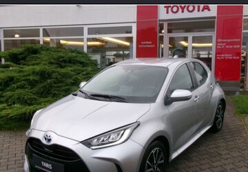 Toyota Yaris 2.000 km 21.490 &euro; Dresden 01259