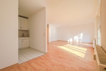HELL & FREUNDLICH – BEZUGSFREI – GROSSE TERRASSE – WANNENBAD – TG-PARKER - Terrassenwohnung Dresden Strehlen | Angebot:25806752