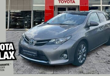 Toyota Auris Touring Sports 66.446 km 13.990 &euro; Dresden 01139