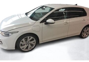 VW Golf 8.746 km 31.990 &euro; Dresden 01067