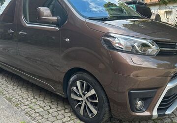 Toyota Proace (Verso) 182.000 km 16.990 &euro; Dresden 01097